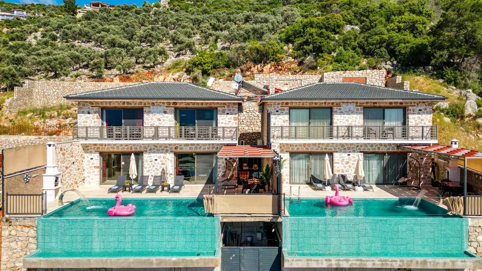 Villa Beyhan dış görünümü ve havuzu